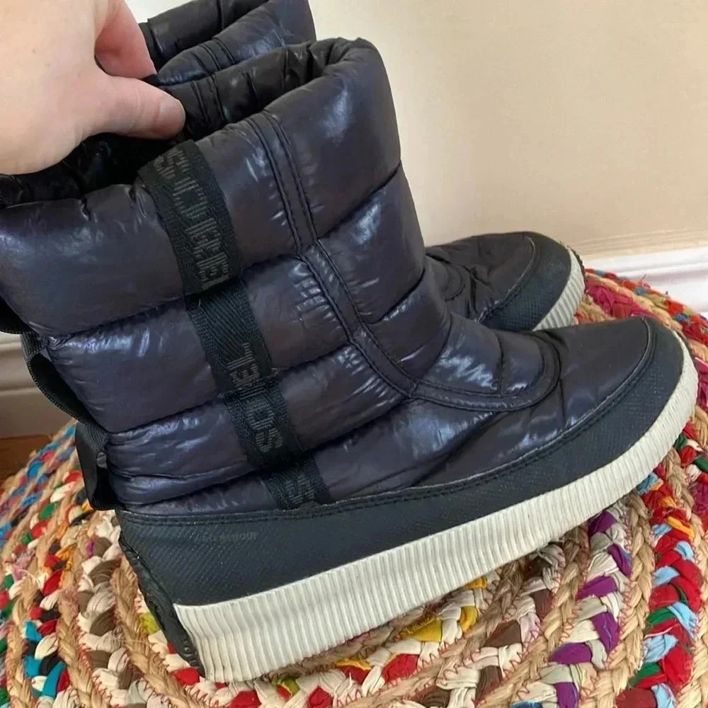 Sorel navy blue out ‘n about puffy boots
